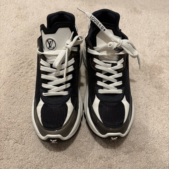 Louis Vuitton Run 55 Sneaker - Picture 3 of 8